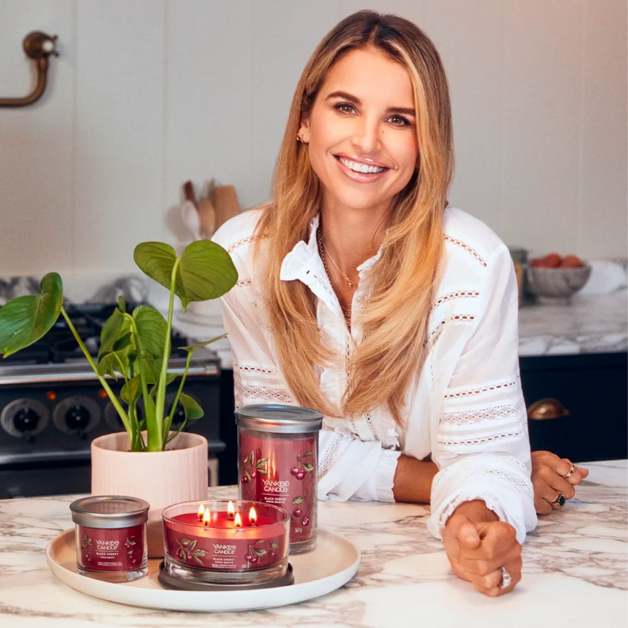 Vela jarro YANKKE CANDLE 1744738E BLACK CHERRY