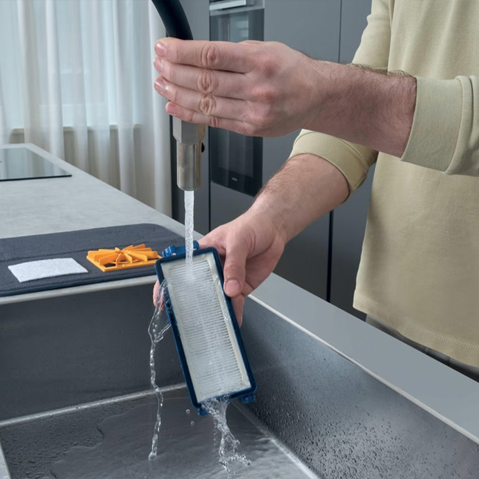 Aspirador com Saco HOOVER HE210H 011