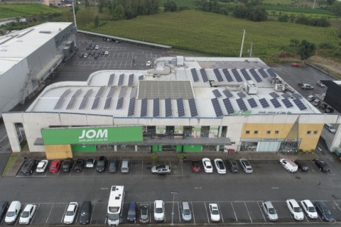 JOM investe em painéis solares