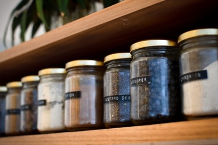 Organizar a despensa da cozinha em três tempos Organizar a despensa da cozinha em três tempos