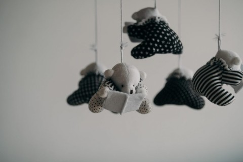 Dicas essenciais para decorar um quarto de bebé
